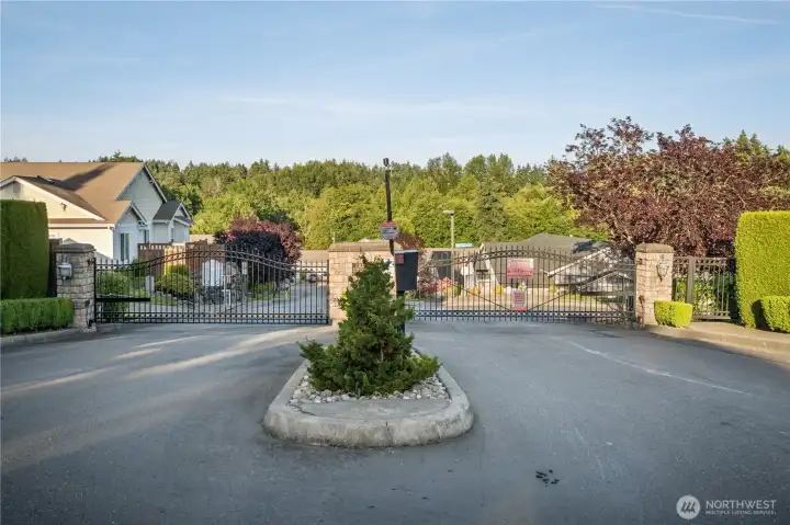 Pemberton Creek is a beautifully maintained gated community with convenient access to Chambers Bay Golf Course, Trader Joe's, Whole Foods, Fircrest Golf Club, parks, dining, shopping, and I-5.