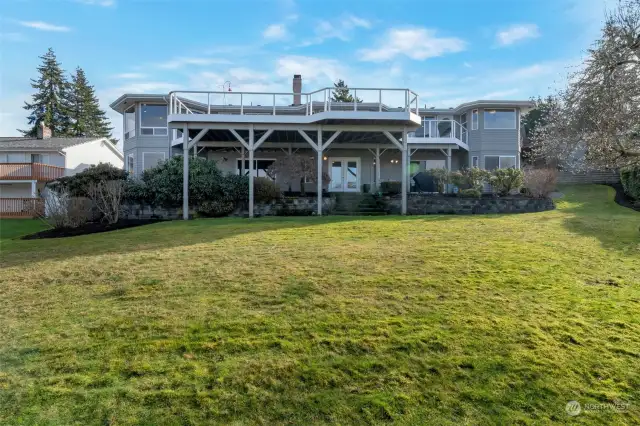 Beautiful backyard space that has been very well landscaped by a meticulous gardener who keeps great care of the property year round. Sprinkler system throughout also makes it very easy!