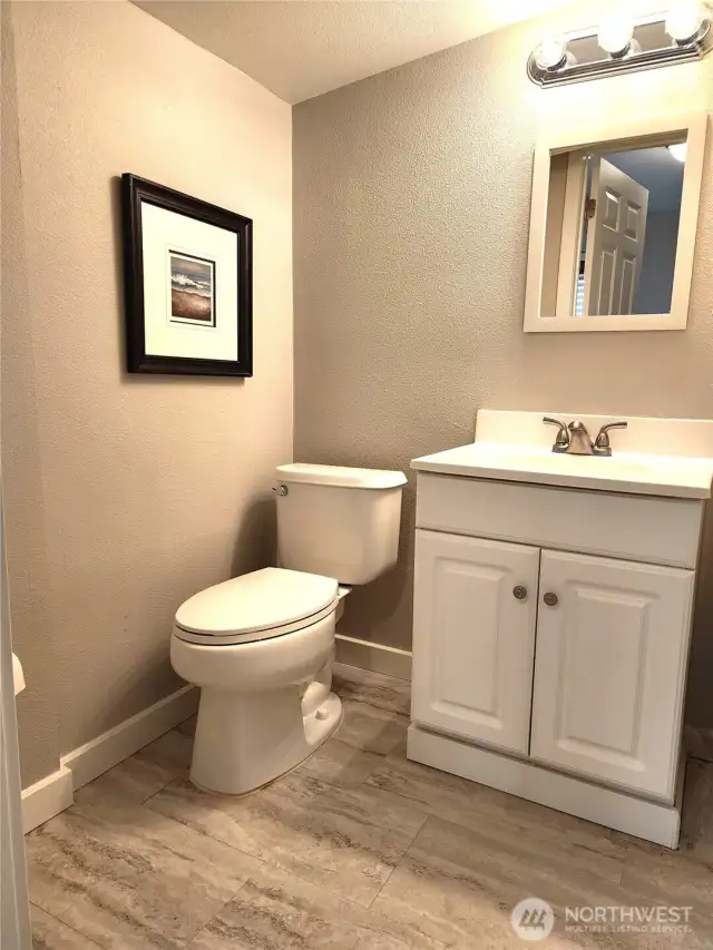 Lower level 1/2 bath