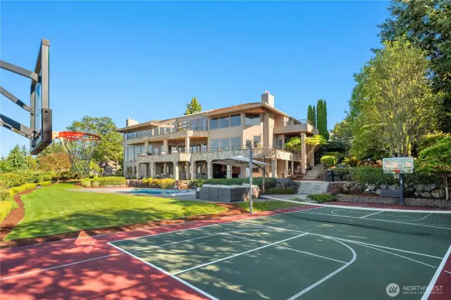 Play pickleball or basketball on this well lit sportscourt