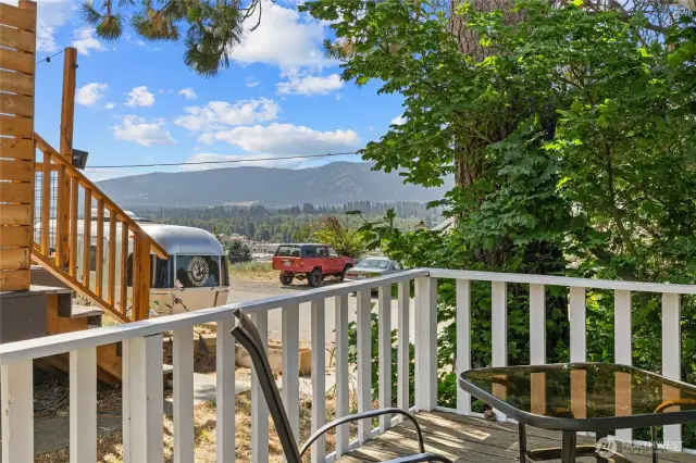 Front deck looks out over Cle Elum and Peoh Point.
