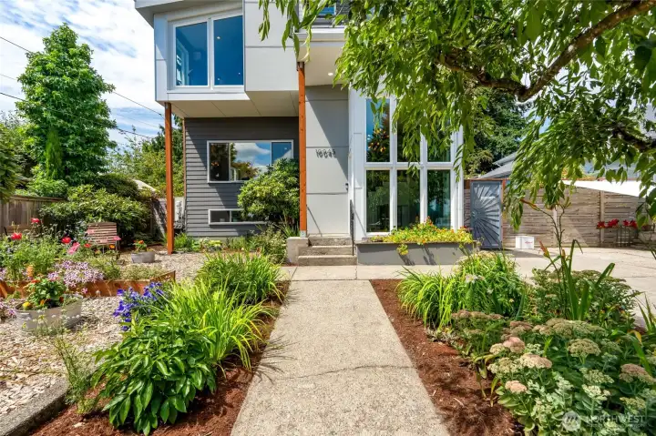 Welcome Home to the Ultimate Entertainers Paradise.