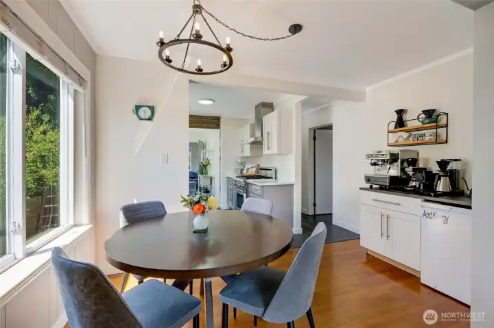 Main Level Dining Area and Coffee Bar. Plumbed in Keg-o-rator for instant on demand bubble water.