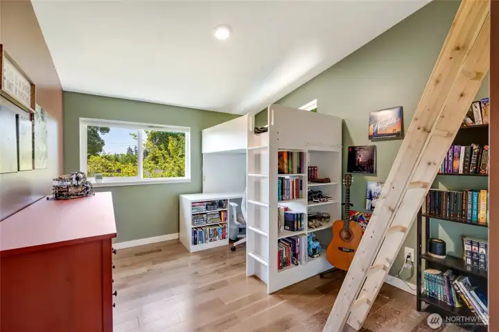 2nd Floor Bedroom (2)