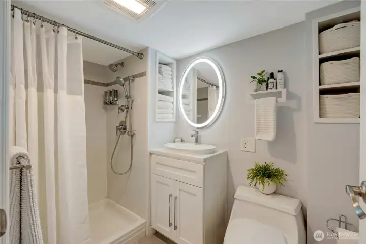 Lower Level 3/4 Bath