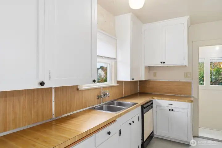 Spacious kitchen on the 1st floor