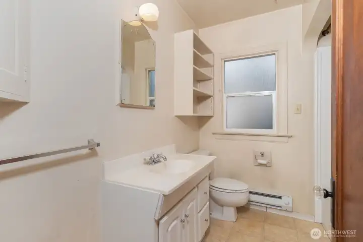 Bathroom on the 1st floor