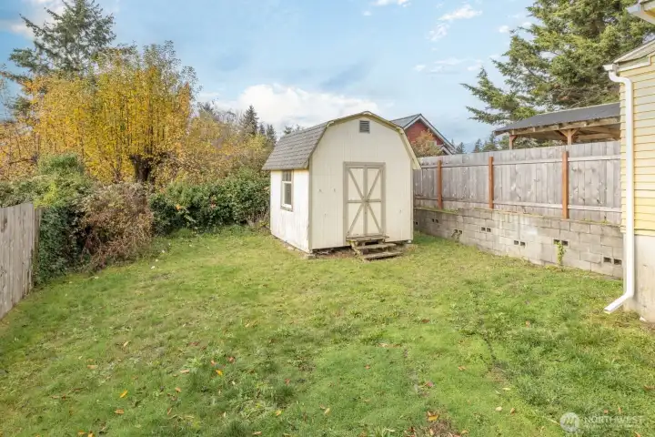Large storage shed with wookbenches