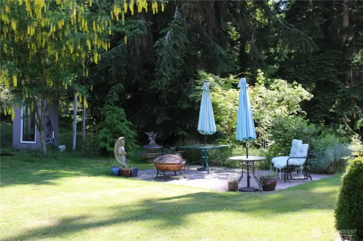 Patio to relax and enjoy nature's beauty.