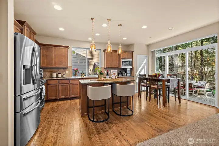 Beautiful kitchen w/ SS appliances