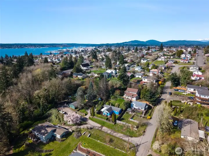 Large lot in Manette