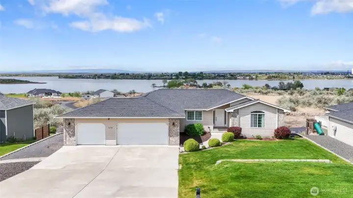 Phenomenal views in the bluff home