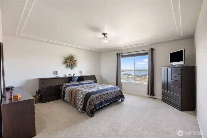 Primary en-suite with Amazing lake views - main level