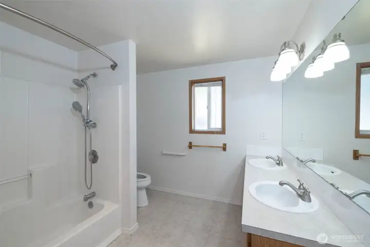 Large bathroom Large bathroom