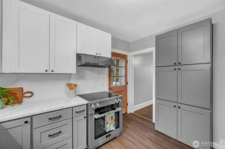 Additional kitchen storage fills back wall - perfect spot to grab things as you enter dining room