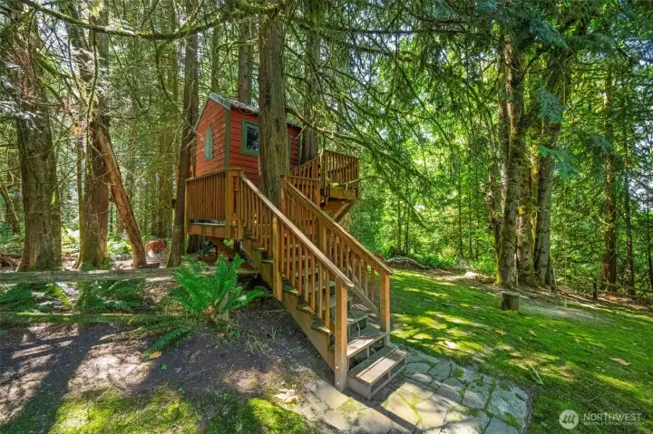 Custom Built Treehouse with Wrapped Stairs, Slide, Rope & Tire Swing