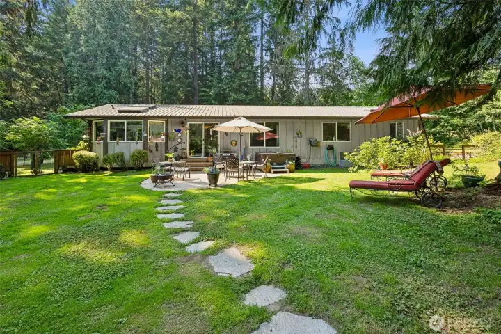 Beautiful , fenced back yard
