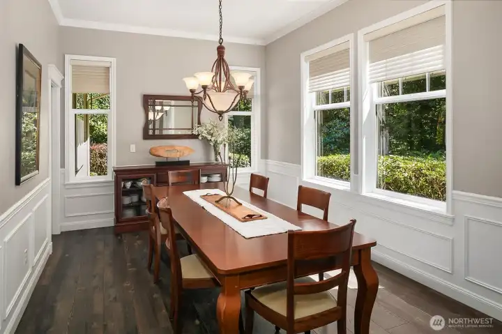 Formal dining can easily seat 12. Formal dining can easily seat 12.
