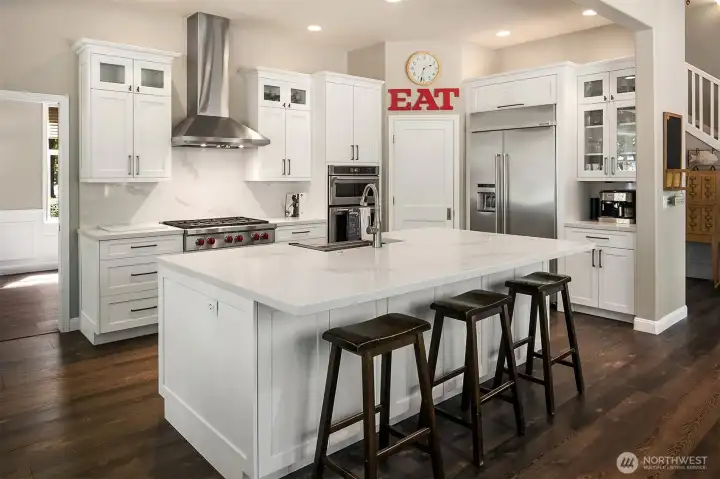 Under eat is a walk-in pantry. Under eat is a walk-in pantry.