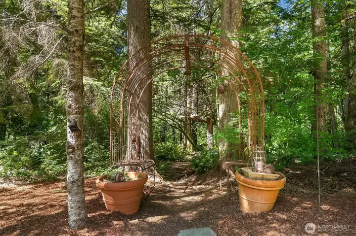 Follow the path through the arch to Huck Finn, Becky Thatcher and Tom Sawyer's home away from home. Follow the path through the arch to Huck Finn, Becky Thatcher and Tom Sawyer's home away from home.