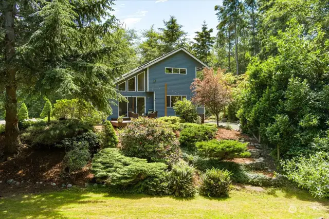 Welcome to 3356 Leroy Circle. Gorgeous landscaped yard, warm and inviting high ceilings and windows to bring in the light! All set on a super private over 1/2 acre lot surrounded by beautiful trees - that are set back enough so that its light and bright into the evening!