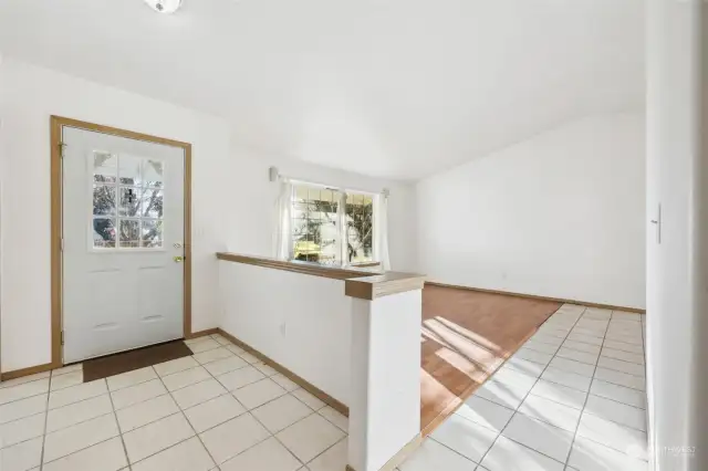 Foyer open ups to vaulted ceilings