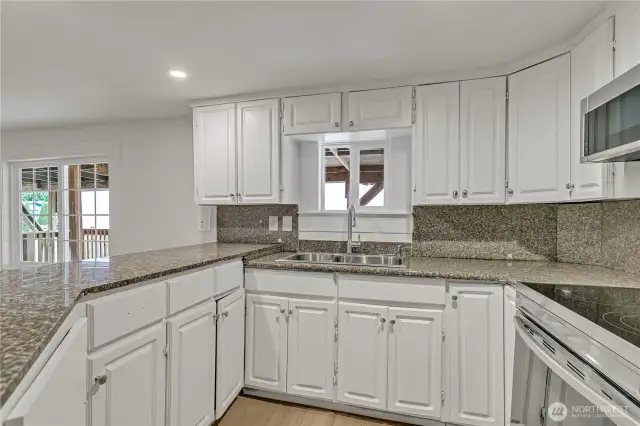 Kitchen space with bar and brand new appliances
