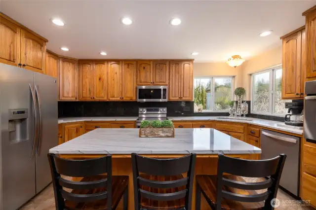 Large island for entertaining