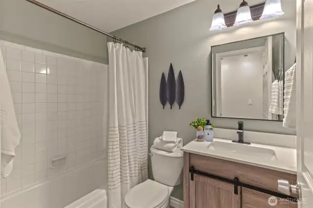 2nd Bathroom.