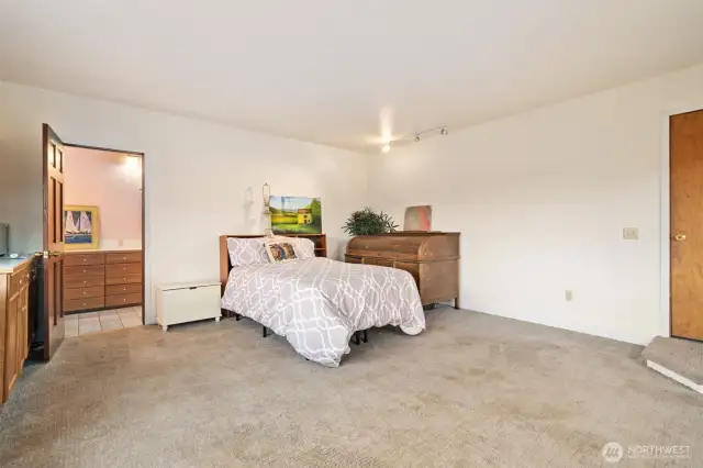 Detached Guest Quarters/Office Space located right behind the home, adjoining a 1 car garage.
