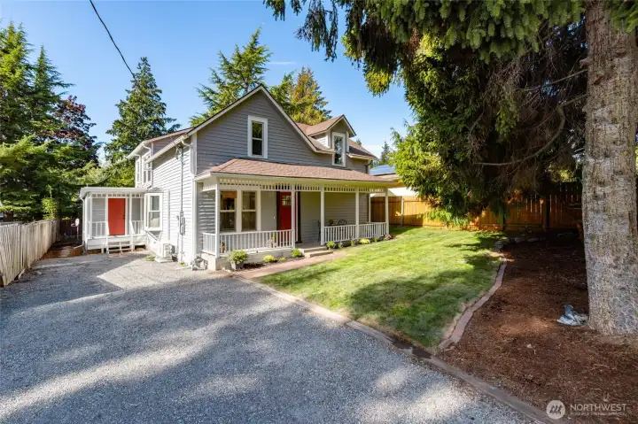 Restored Happy Valley Home 3 blocks from WWU. 2 blocks from Happy Valley Elementary School