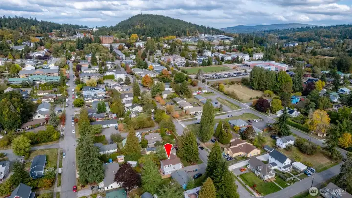 Only 3 blocks to Western Washington University and only a block and half to Happy Valley Elementary School.