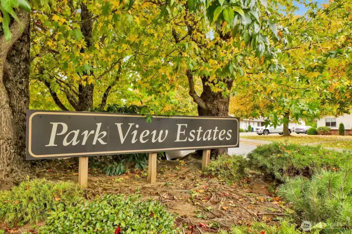 This affordable 2BR condo on a quiet Lynden cul-de-sac offers light-filled comfort, central A/C, and a 1-car garage—everything you need to start your next chapter! ??