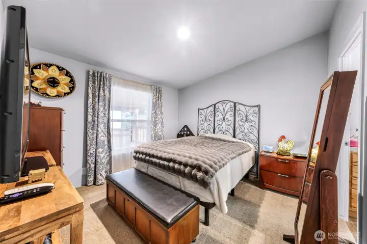 Plenty of space in your 3rd bedroom for guests.