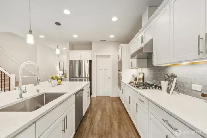 Pull-out cabinet shelving in kitchen
