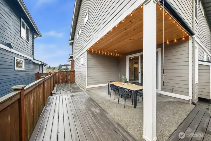 Beautiful Trex deck and flagstone path