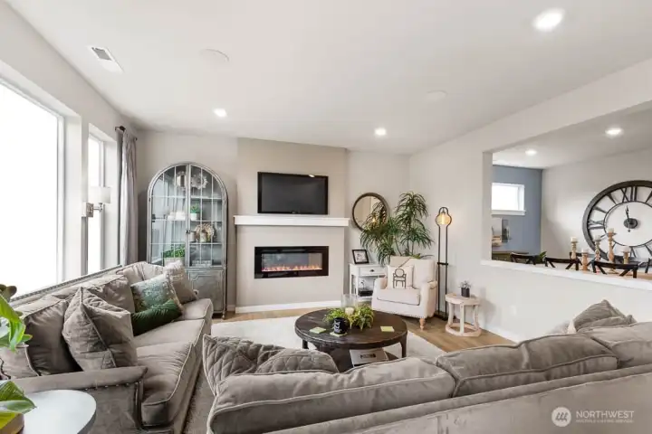 Photo's are for representational purposes only. Colors and finishes may differ.