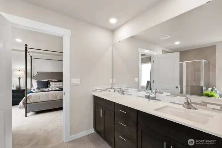 Photo's are for representational purposes only. Colors and finishes may differ.