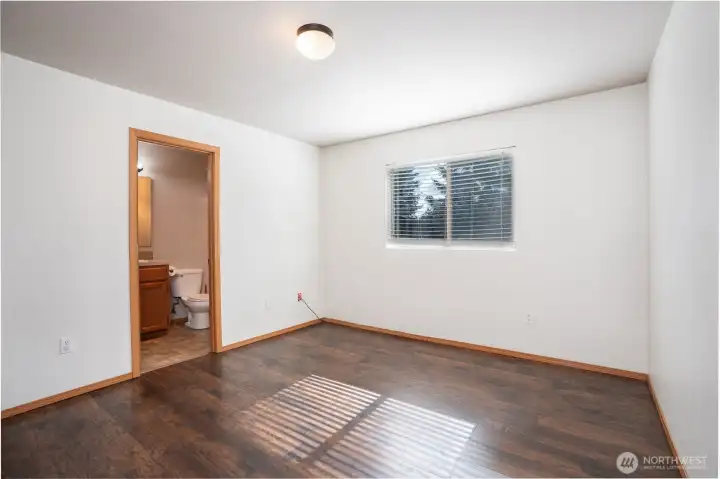 Generous primary bedroom with en-suite access and plenty of space to unwind.