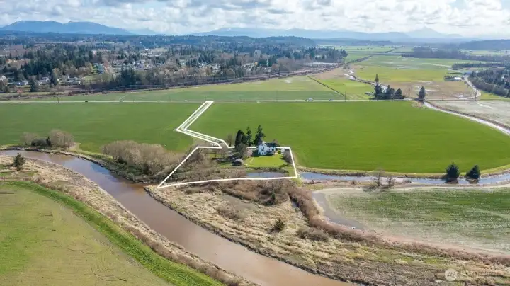 Approximate property lines, please note, the driveway is approx. 1600 feet and it is own.