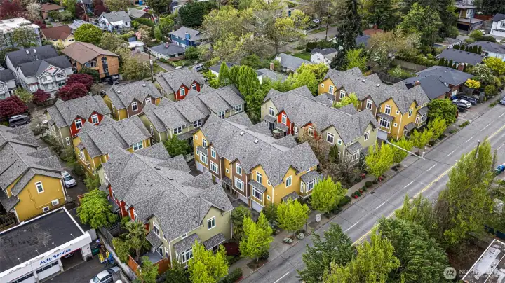 Ravenna Court is a high quality townhome community with larger than average floorplans and garages, super close-in to convenient Northeast Seattle.