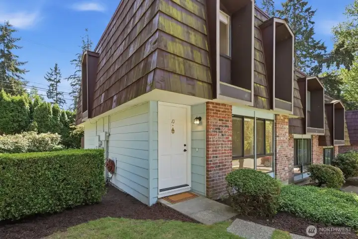 This is a charming end unit in a small, 14-unit HOA.