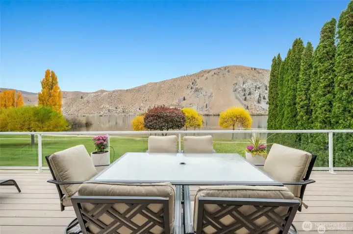 Relax and entertain on the expansive composite wraparound deck overlooking the Columbia River and surrounding mountains—perfect for morning coffee, sunset dinners, and effortless indoor-outdoor living.