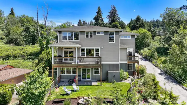So much to love about this Samish Hill home. Just minutes away from Fairhaven, Lake Padden and the best of Bellingham!