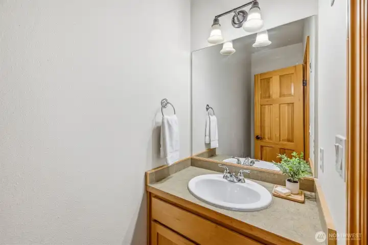 Downstairs 1/2 Bath