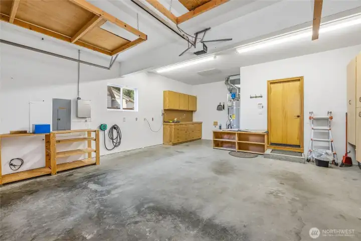 Garage w/ bumped out Workshop area (Workbench included)