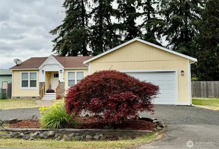 Open and airy manufactured home in the Scott Lake Community with 2 bedrooms, den & 2 car garage! Laminate floors throughout, vaulted living room with electric fireplace, spacious kitchen and fenced rear yard.