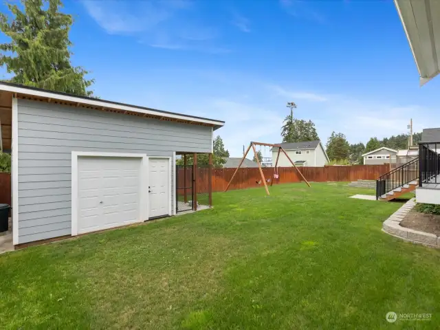 Nice Shop in fenced Backyard for storage or projects +Dog kennel.