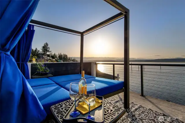 On the sunbed-stargazing deck, let time stretch with each tide. Curtains billow, wine chills, and the day slips softly behind the Olympics—your own private front row to the rhythm of the Salish Sea.