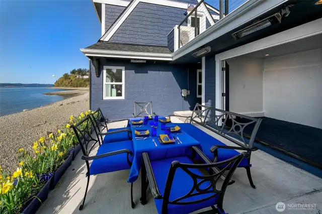 Dine beside the tide, with daffodils in bloom, sea air in your glass, and the laughter of friends echoing off the shore. At the Beach Cottage, every meal is a celebration of salt, sun, and shared time.